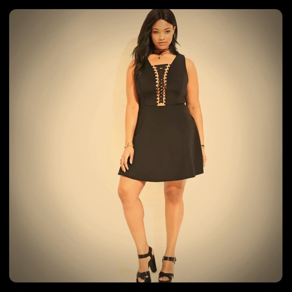 Forever 21 Plus Dresses & Skirts - MAKE AN OFFER‼️Forever 21 Plus Lace Up Dress Jrs2X